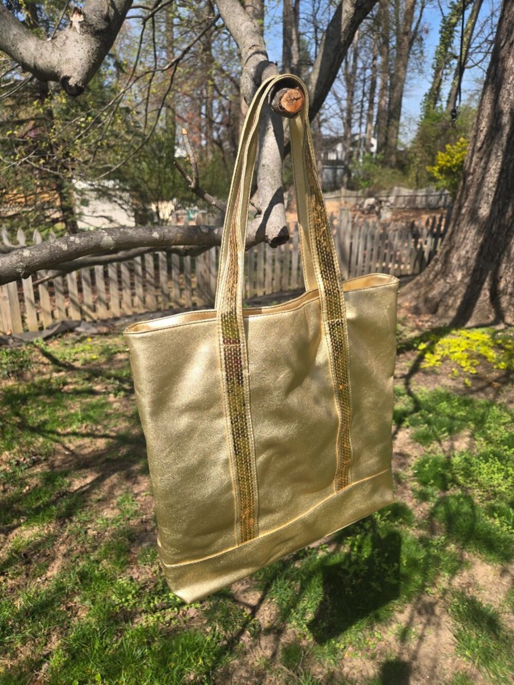Gold tote bag with sequin detailing - Picture 3 of 10